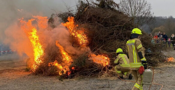 Osterfeuer in Benthe