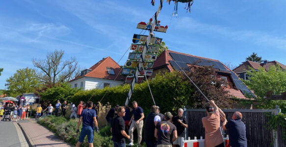 Maibaumaufstellung 1. Mai 2025