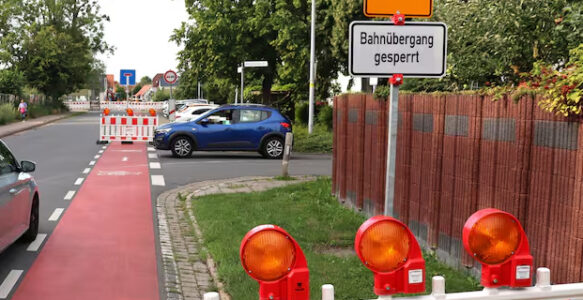 Der Bahnübergangs in Empelde bleibt noch bis zum 6. Oktober gesperrt